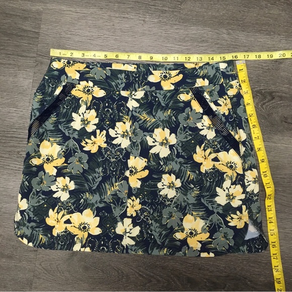 DB Sunday Skort Small Hawaiian Floral Athleisure Blue Yellow Tennis Golf Pockets - Picture 3 of 7